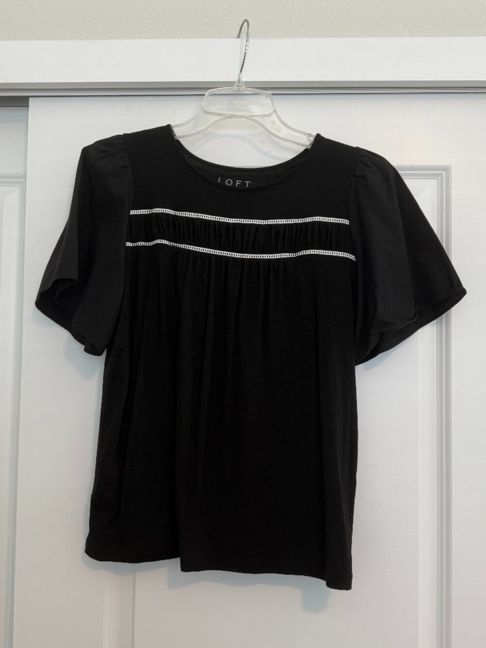 LOFT Black & White Short-Sleeve Top Medium Good Condition